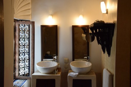 Salle de bain du riad Azahra à Rabat